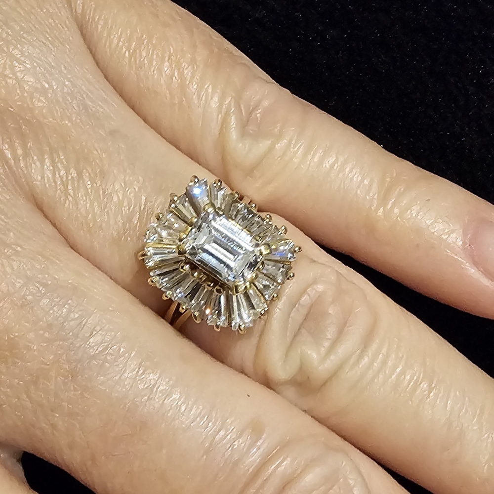 Solid 14k gold and Cubic Zirconia Emerald and baguettes Ring Size 5.5 - Picture 8 of 10